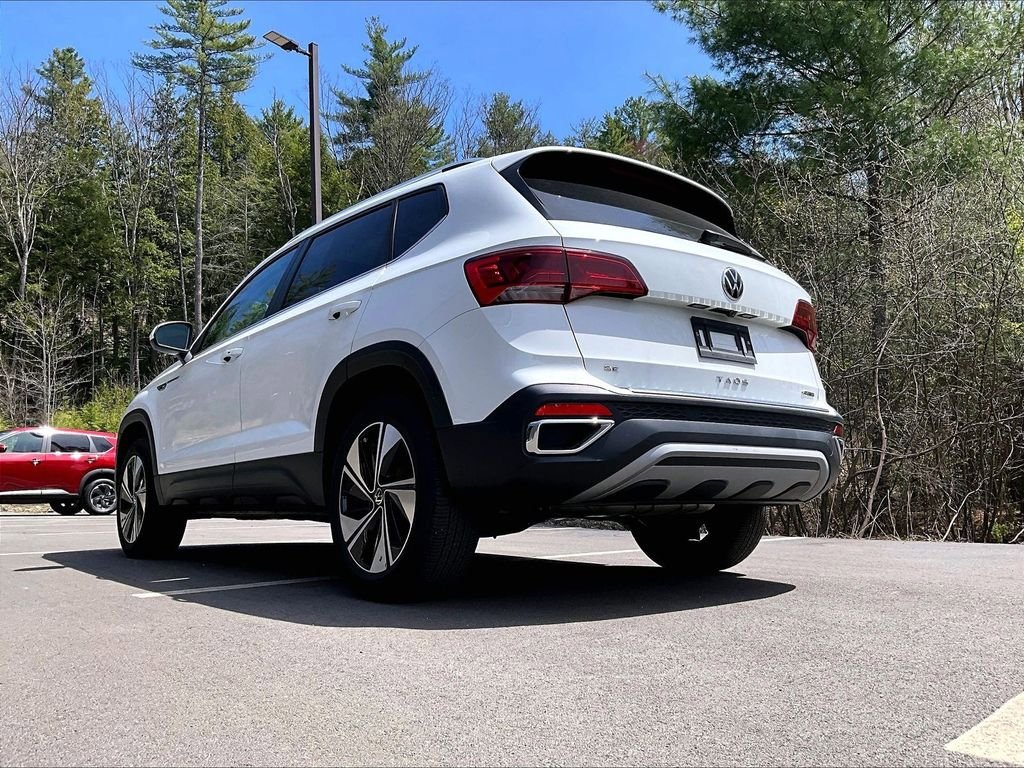 Used 2023 Volkswagen Taos SE w/ Panoramic Sunroof Package AWD/4WD image 5