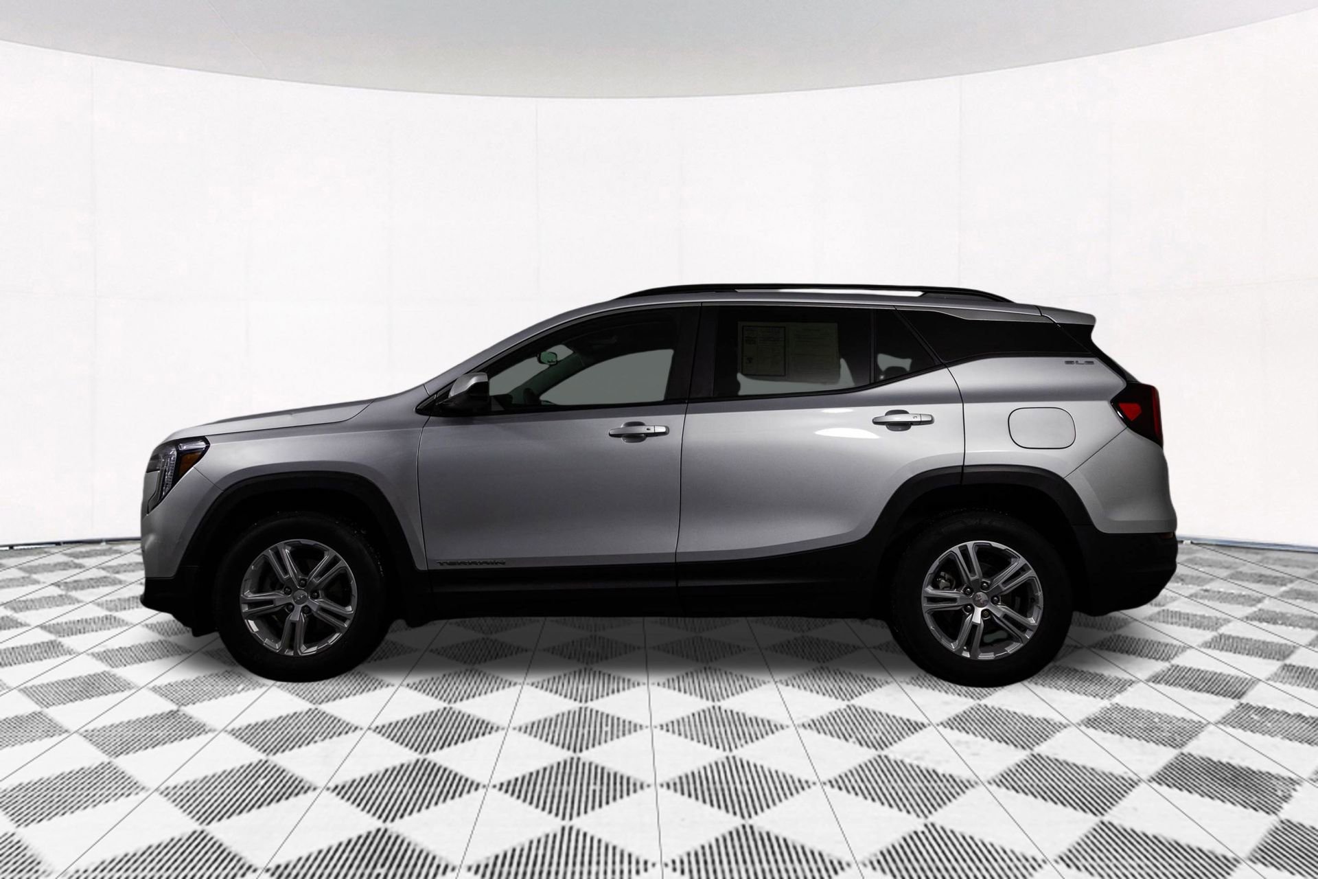 Used 2022 GMC Terrain SLE w/ Driver Convenience Package image 10