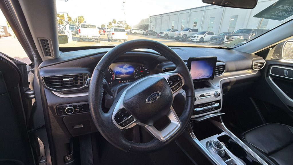 Certified 2023 Ford Explorer XLT w/ Equipment Group 202A RWD image 9