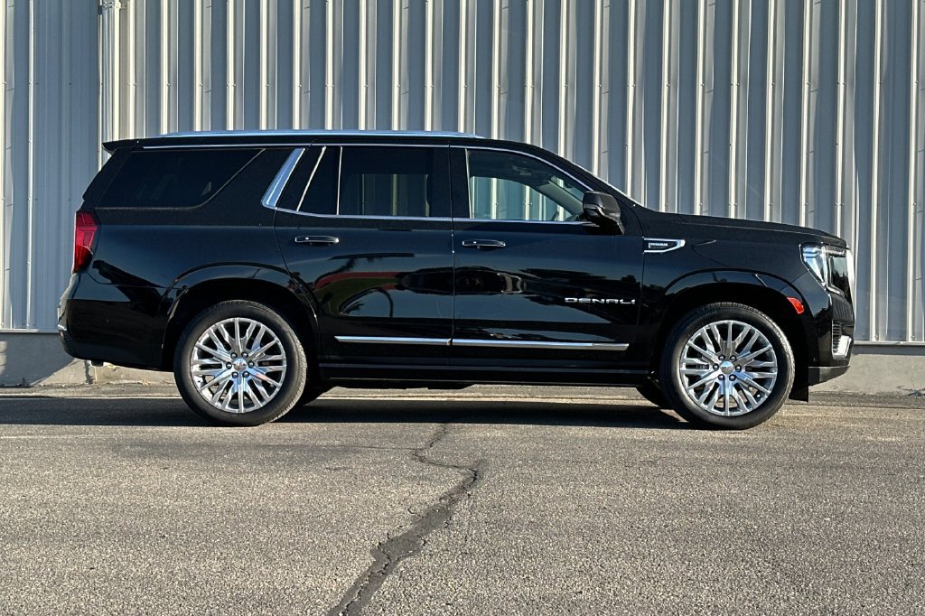 Used 2024 GMC Yukon Denali w/ Advanced Technology Package AWD/4WD image 11