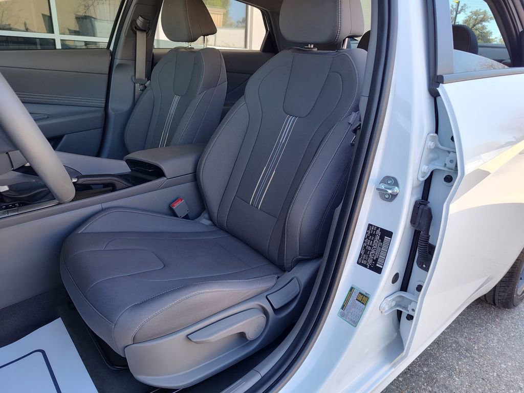 Used 2025 Hyundai Elantra Sport image 18