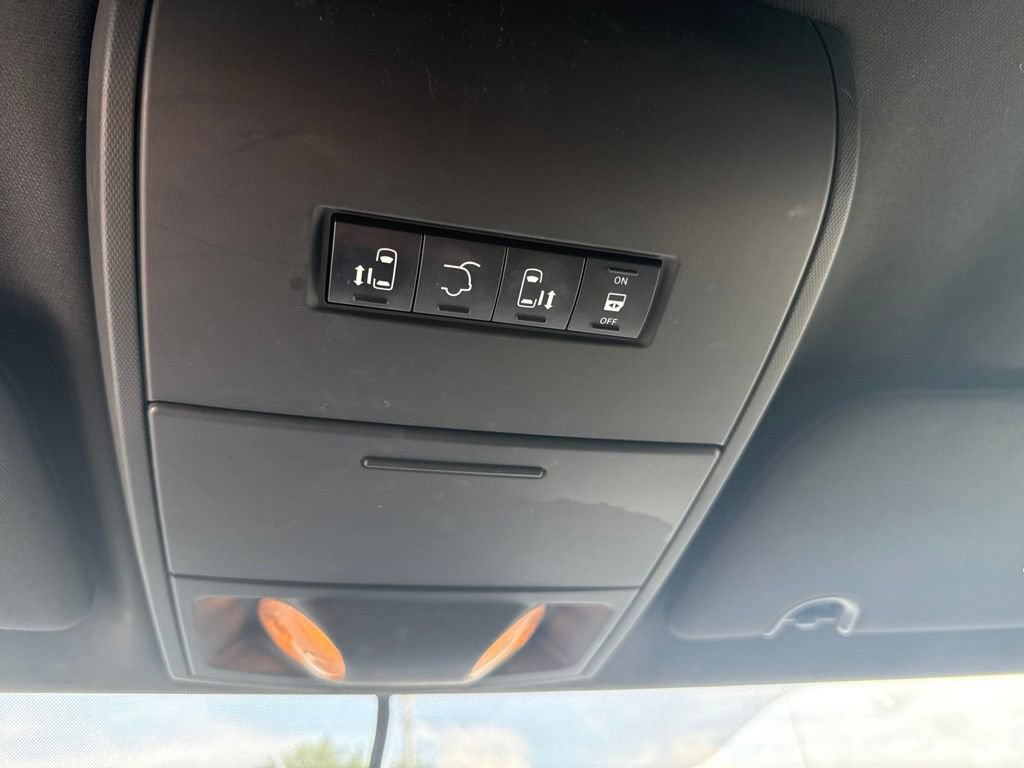 Used 2017 Dodge Grand Caravan SXT FWD image 24