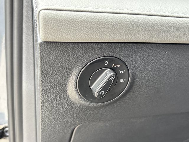 Used 2024 Volkswagen Taos SE w/ Panoramic Sunroof Package AWD/4WD image 25