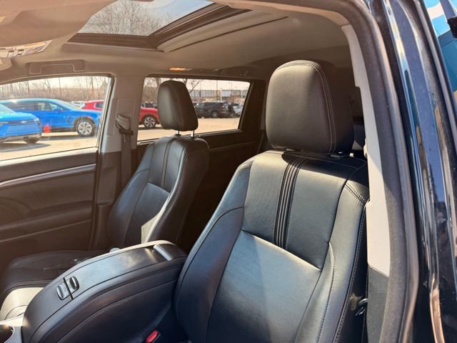 Used 2018 Toyota Highlander SE image 10