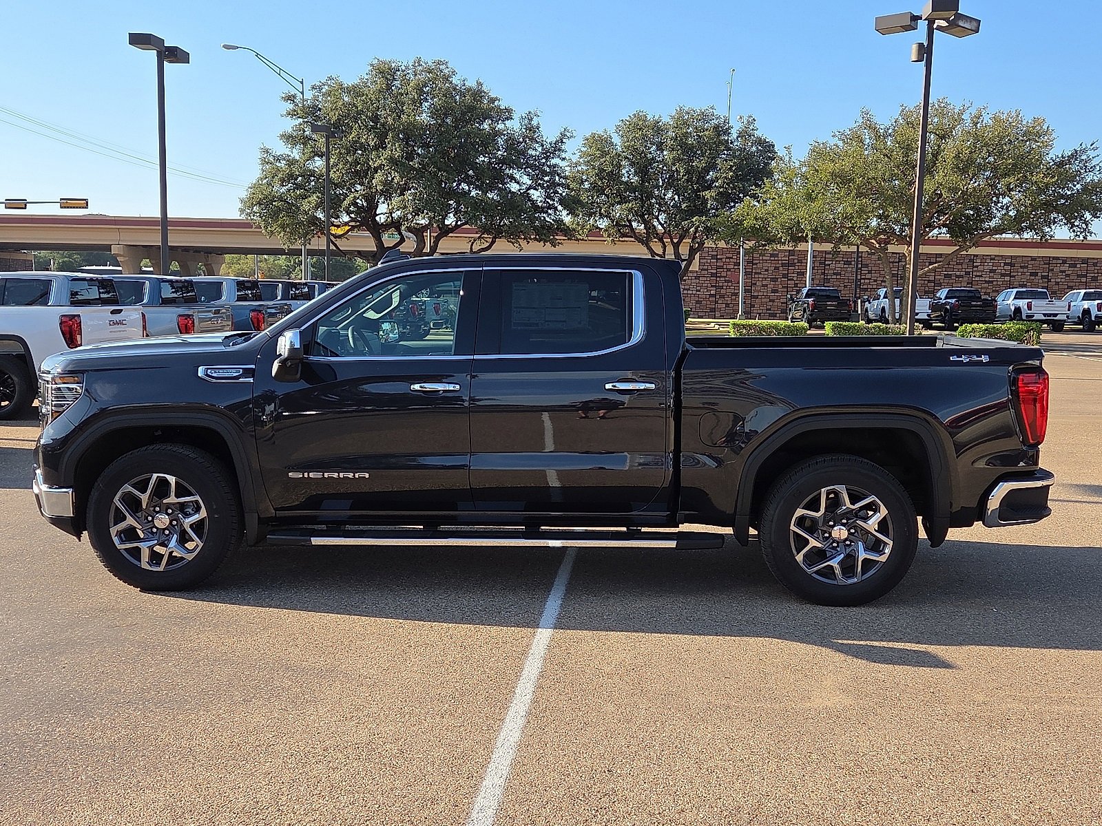 New 2026 GMC Sierra 1500 SLT image 2