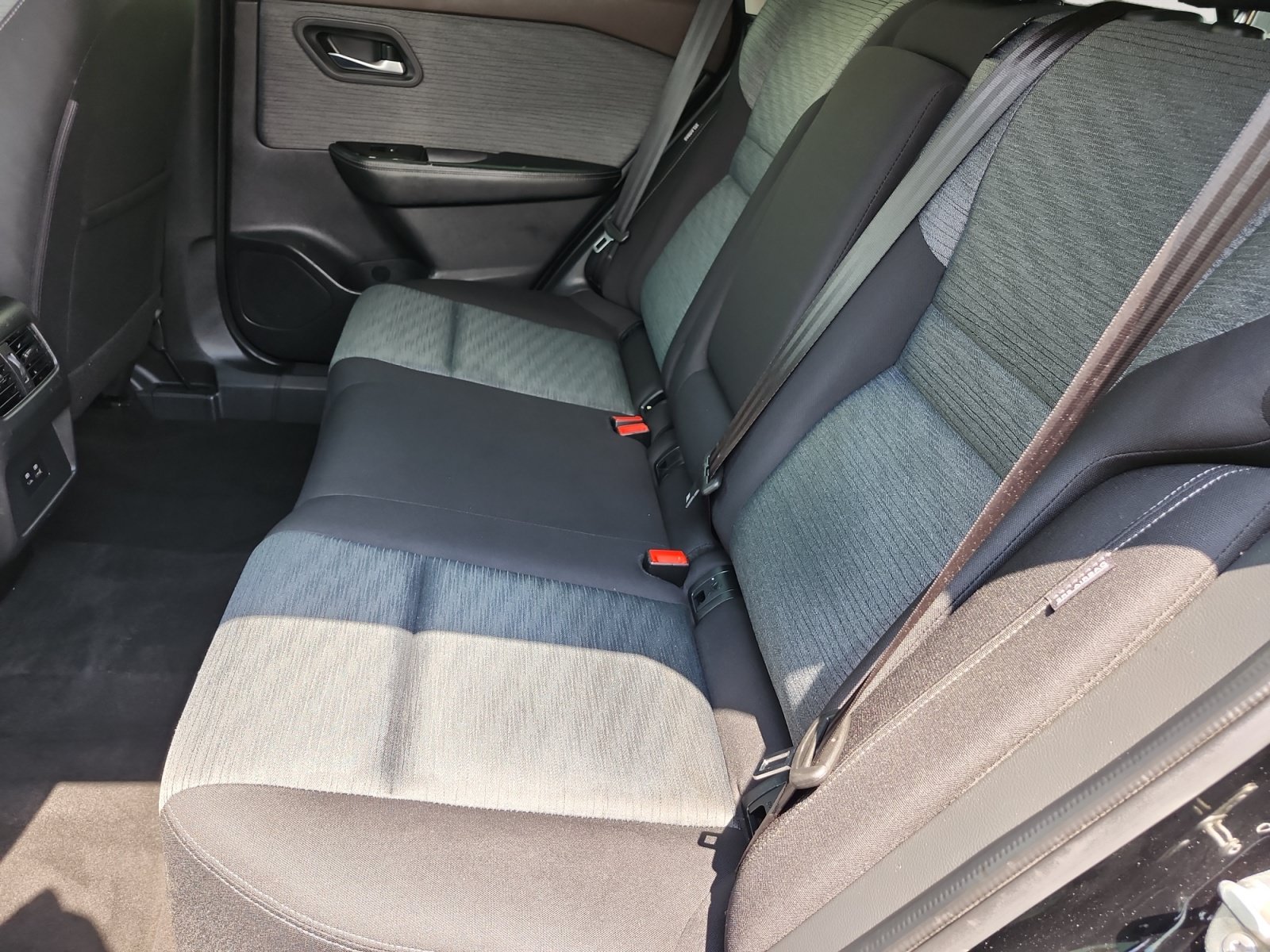 Used 2023 Nissan Rogue SV AWD/4WD image 13
