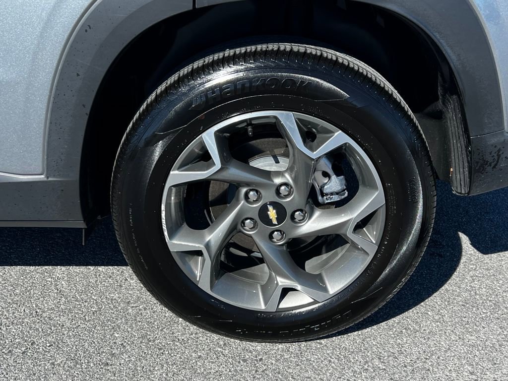 Used 2025 Chevrolet Trax LT image 13