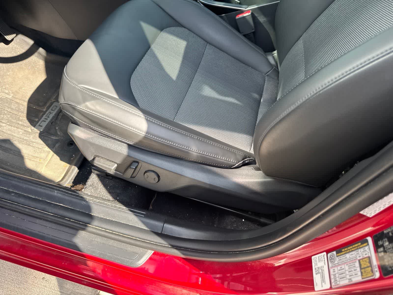 Certified 2023 Kia Niro EX FWD image 11