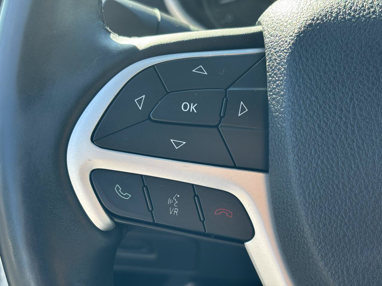 Used 2014 Jeep Cherokee Latitude w/ Cold Weather Group AWD/4WD image 19