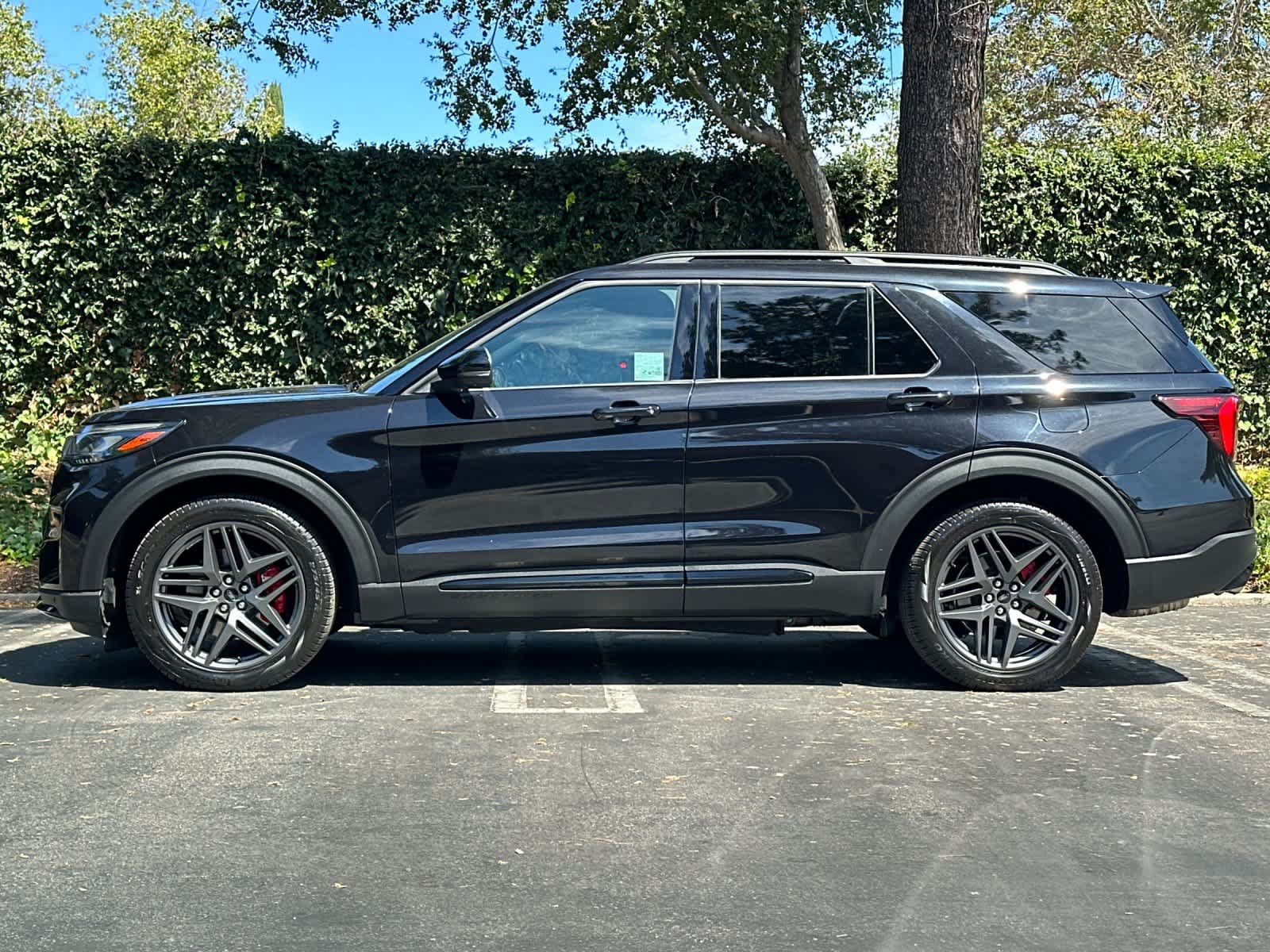 Certified 2025 Ford Explorer ST RWD image 5