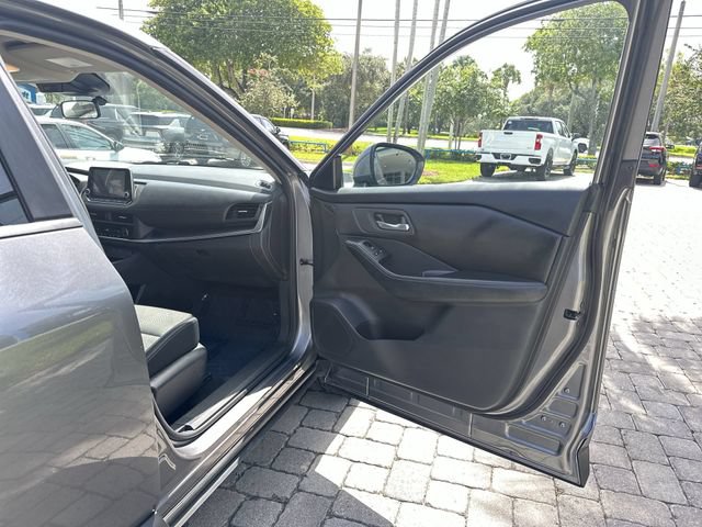 Used 2024 Nissan Rogue SV FWD image 23