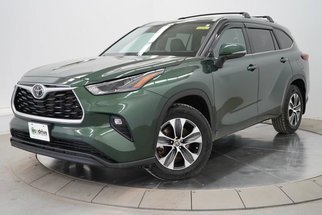Used 2023 Toyota Highlander XLE image 1