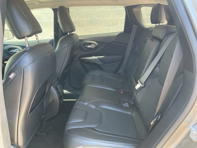 Used 2021 Jeep Cherokee Latitude Lux w/ Comfort/Convenience Group AWD/4WD image 25
