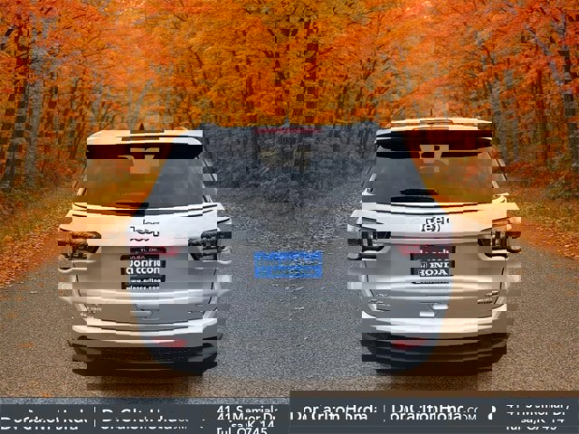 Used 2024 Jeep Compass Latitude image 5