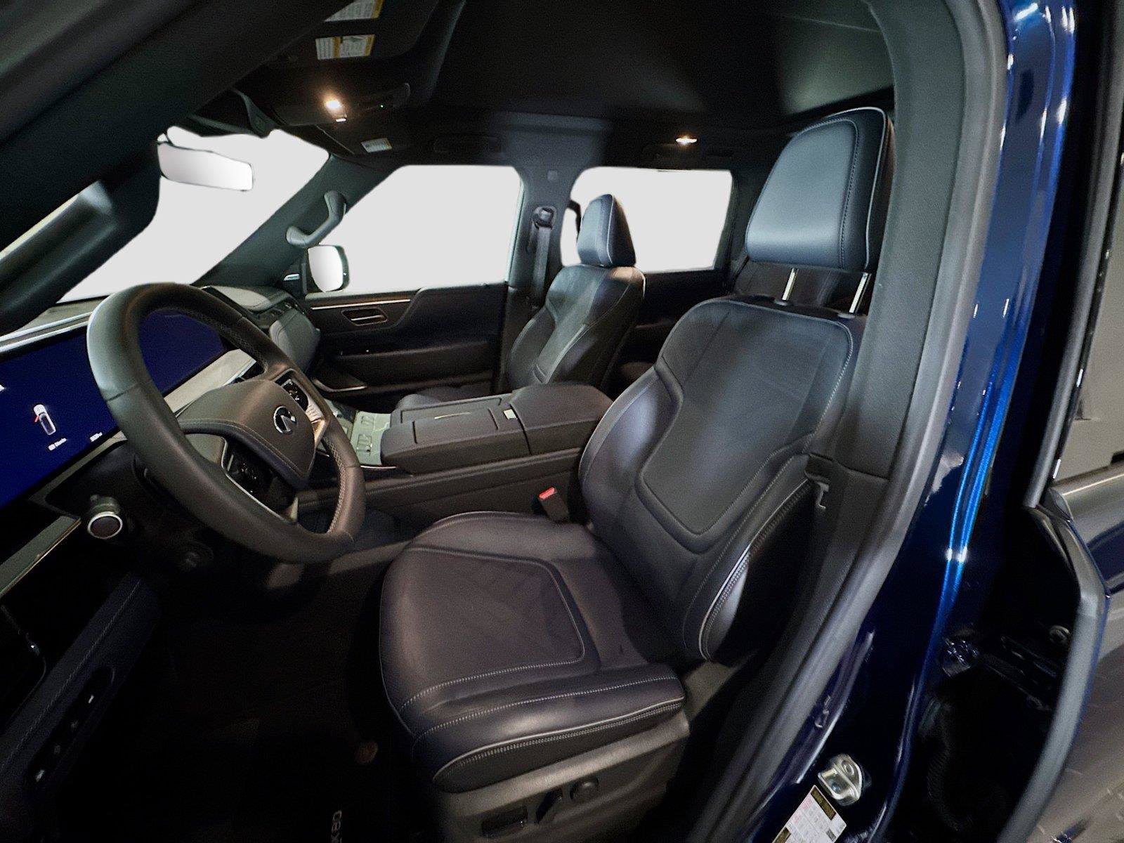 Used 2026 INFINITI QX80 Luxe AWD/4WD image 2