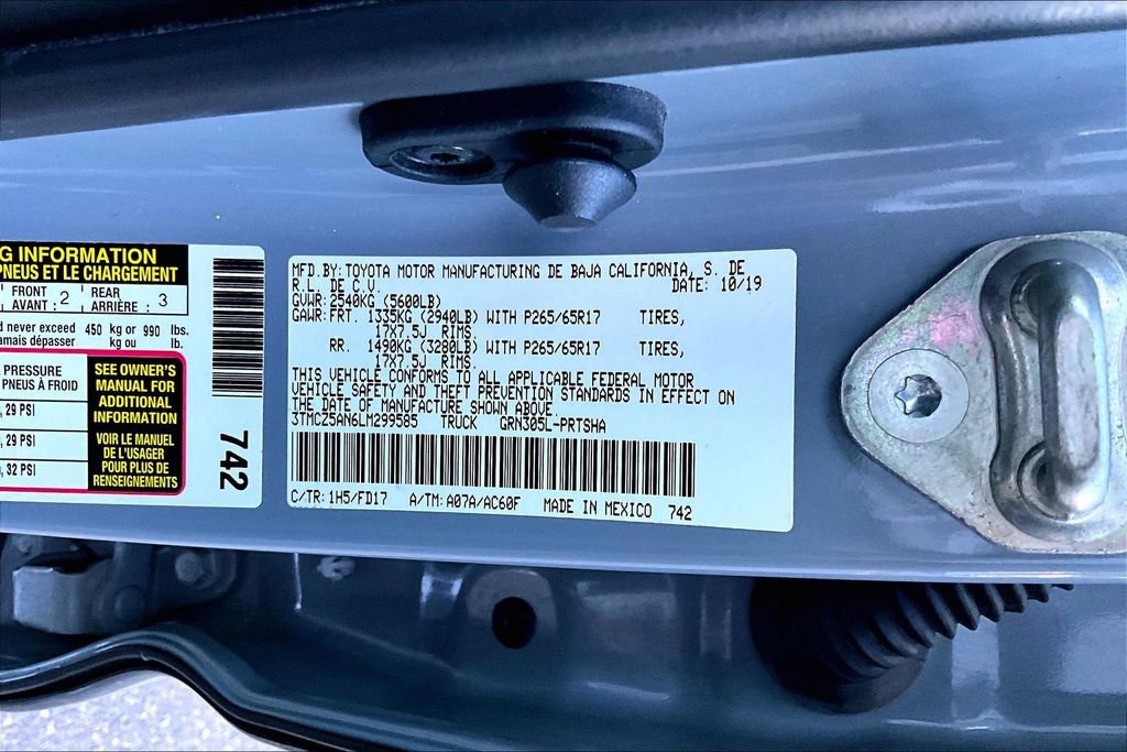 Used 2020 Toyota Tacoma TRD Sport w/ Technology Package AWD/4WD image 17