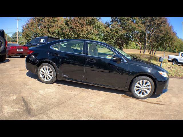 Used 2014 Lexus ES 300h w/ Premium Package w/Bamboo Trim FWD image 9