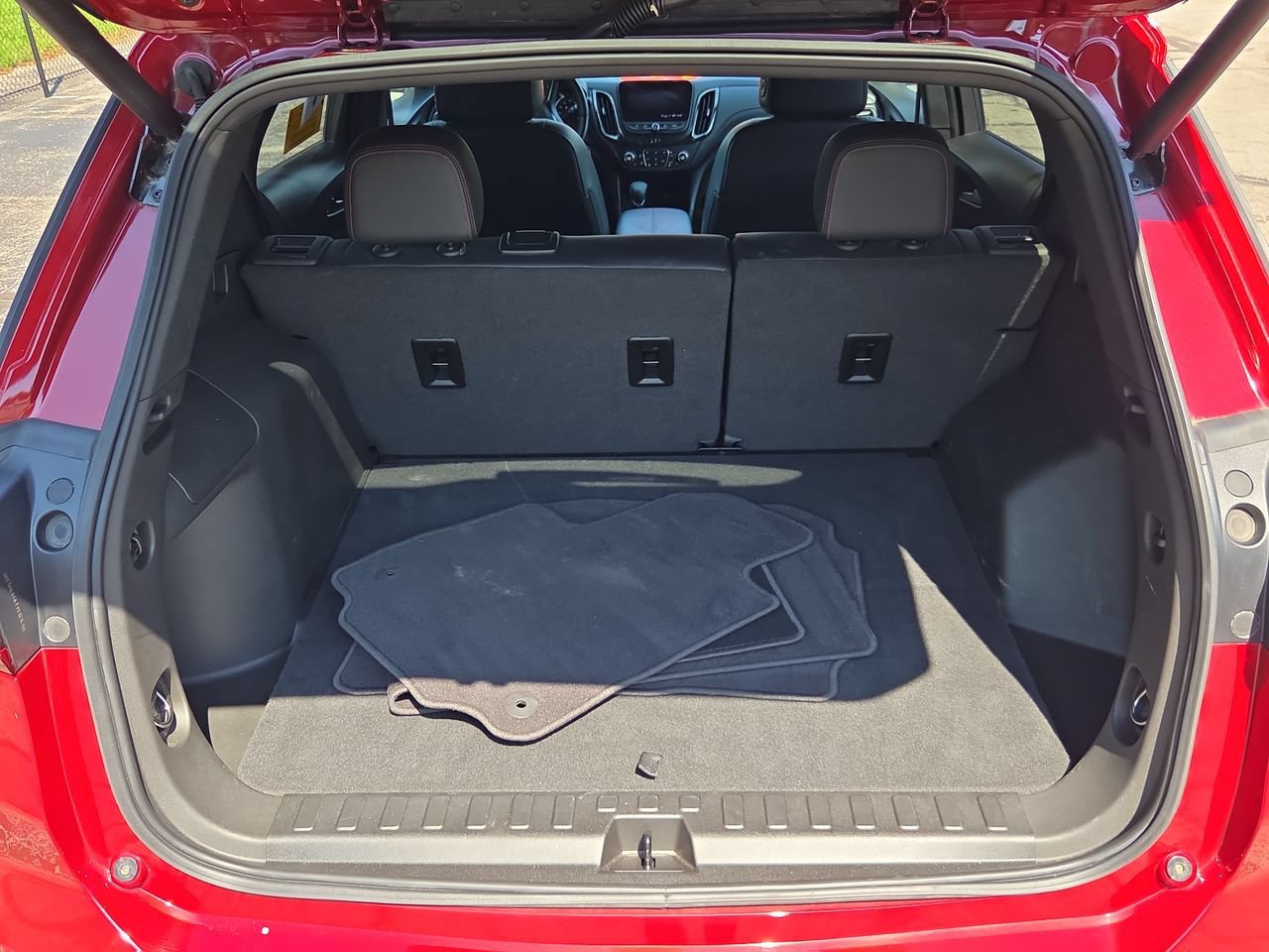 Used 2022 Chevrolet Equinox RS w/ Infotainment Package FWD image 23