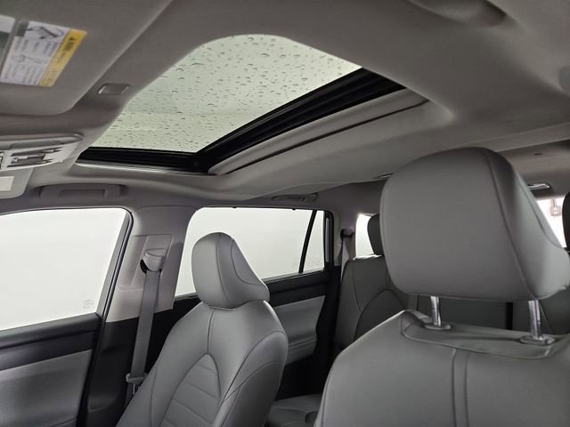 Used 2024 Toyota Highlander XLE AWD/4WD image 33