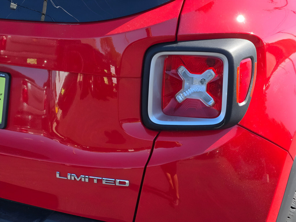 Used 2017 Jeep Renegade Limited FWD image 14