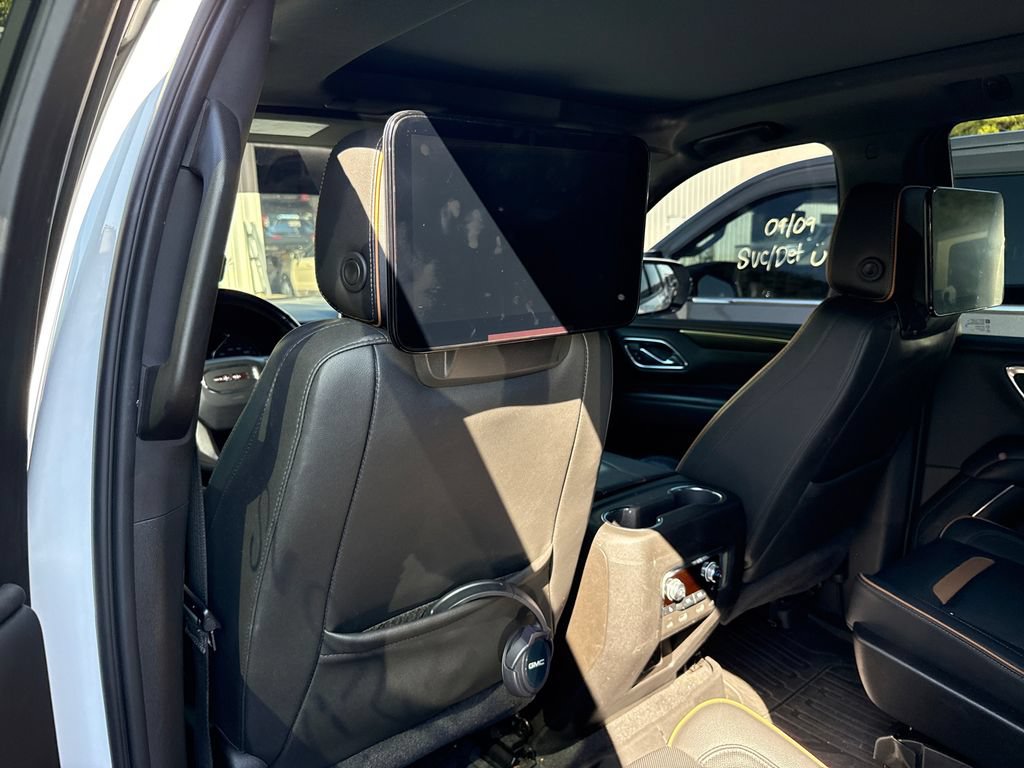Used 2021 GMC Yukon AT4 w/ AT4 Premium Plus Package AWD/4WD image 18