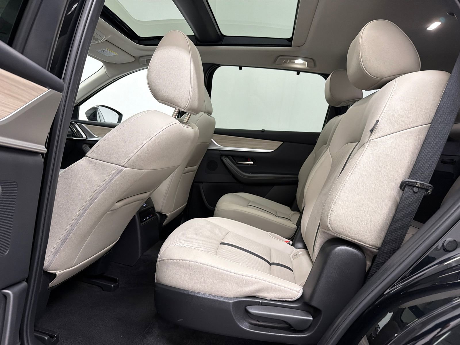 Used 2025 MAZDA CX-90 Plug-In Hybrid w/Premium Sport image 19