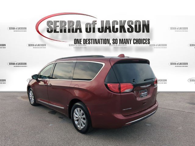 Used 2017 Chrysler Pacifica Touring-L image 6