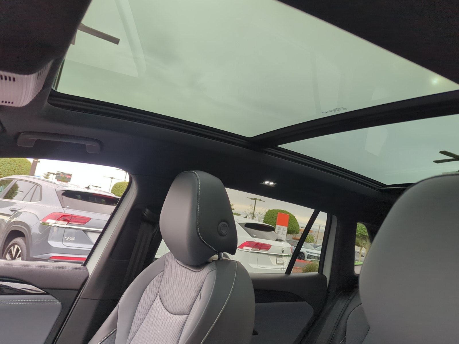 New 2026 Volkswagen Tiguan SE R-Line FWD image 31
