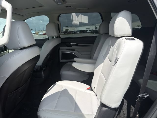Used 2025 Kia Telluride S FWD image 12