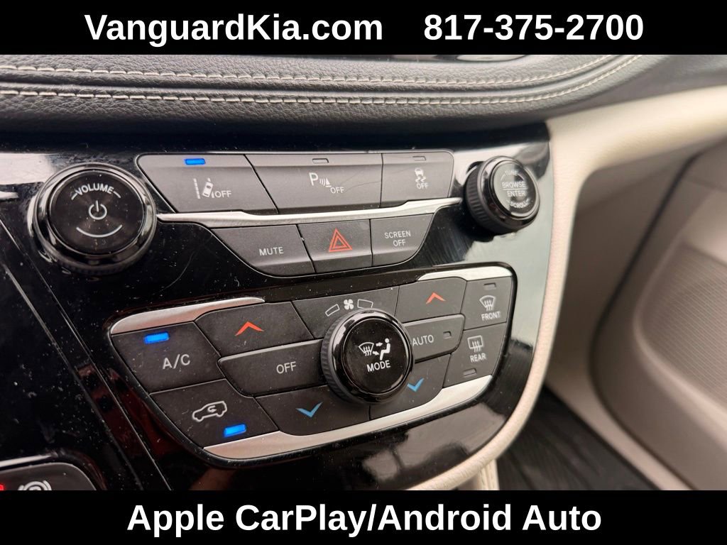 Used 2021 Chrysler Pacifica Limited w/ Uconnect Theater Family Group image 23