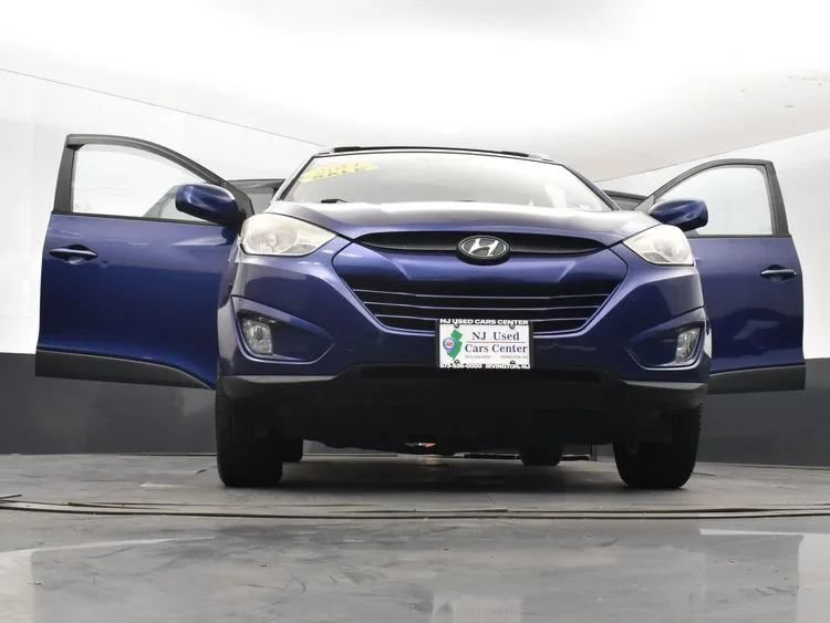 Used 2011 Hyundai Tucson GLS FWD image 11