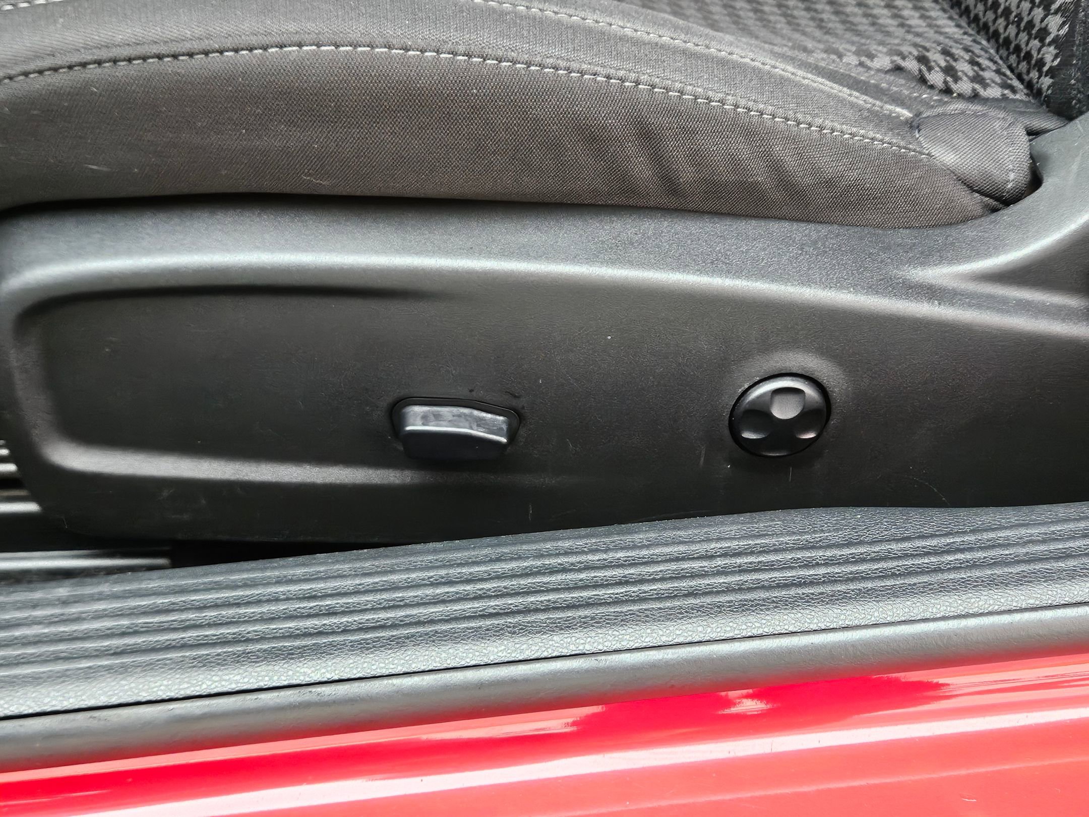 Used 2015 Dodge Challenger R/T w/ Quick Order Package 22B R/T image 21