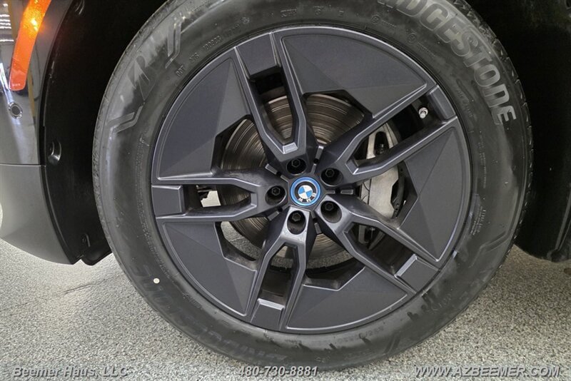 Used 2024 BMW iX xDrive50 AWD/4WD image 33