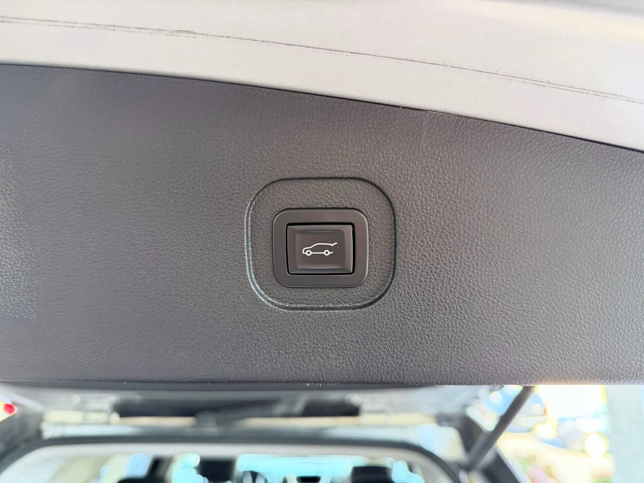 Used 2017 Chevrolet Equinox Premier w/ Enhanced Convenience Package image 18