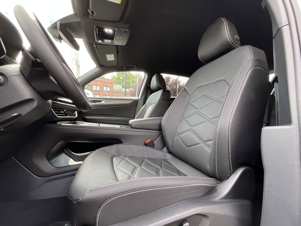 New 2025 Volkswagen Atlas Cross Sport SE image 13