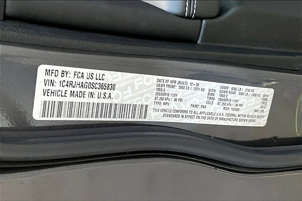 New 2025 Jeep Grand Cherokee Laredo X w/ Luxury Tech Group I image 13