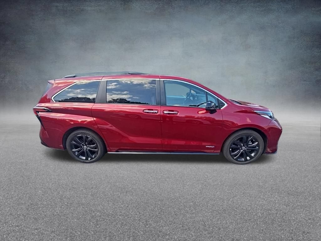 Used 2021 Toyota Sienna XSE w/ XSE Plus Package FWD image 13