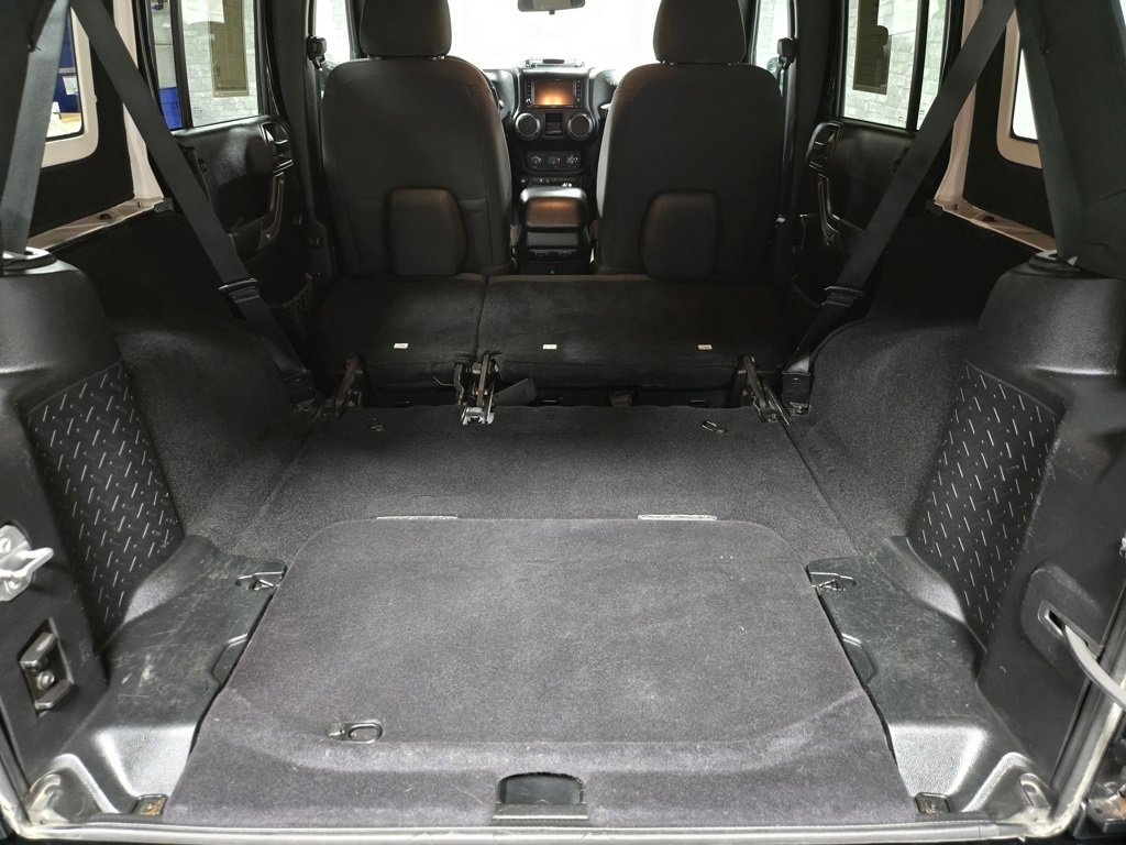 Used 2017 Jeep Wrangler Unlimited Sport w/ Connectivity Group image 38