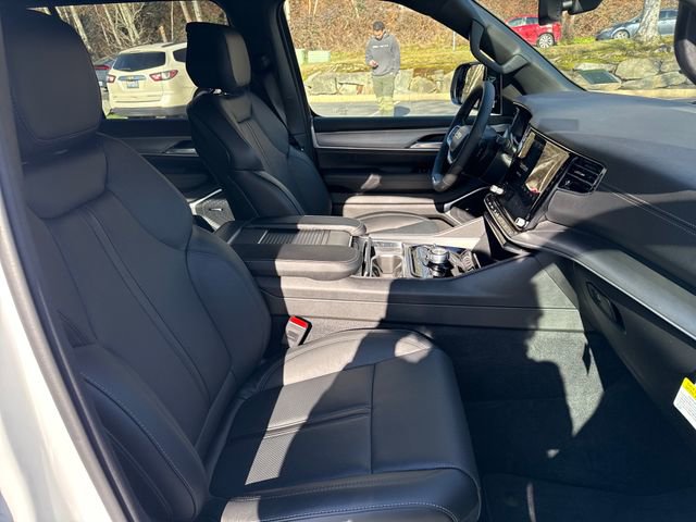 New 2026 Jeep Grand Wagoneer L 4WD w/ Premium Group I image 9