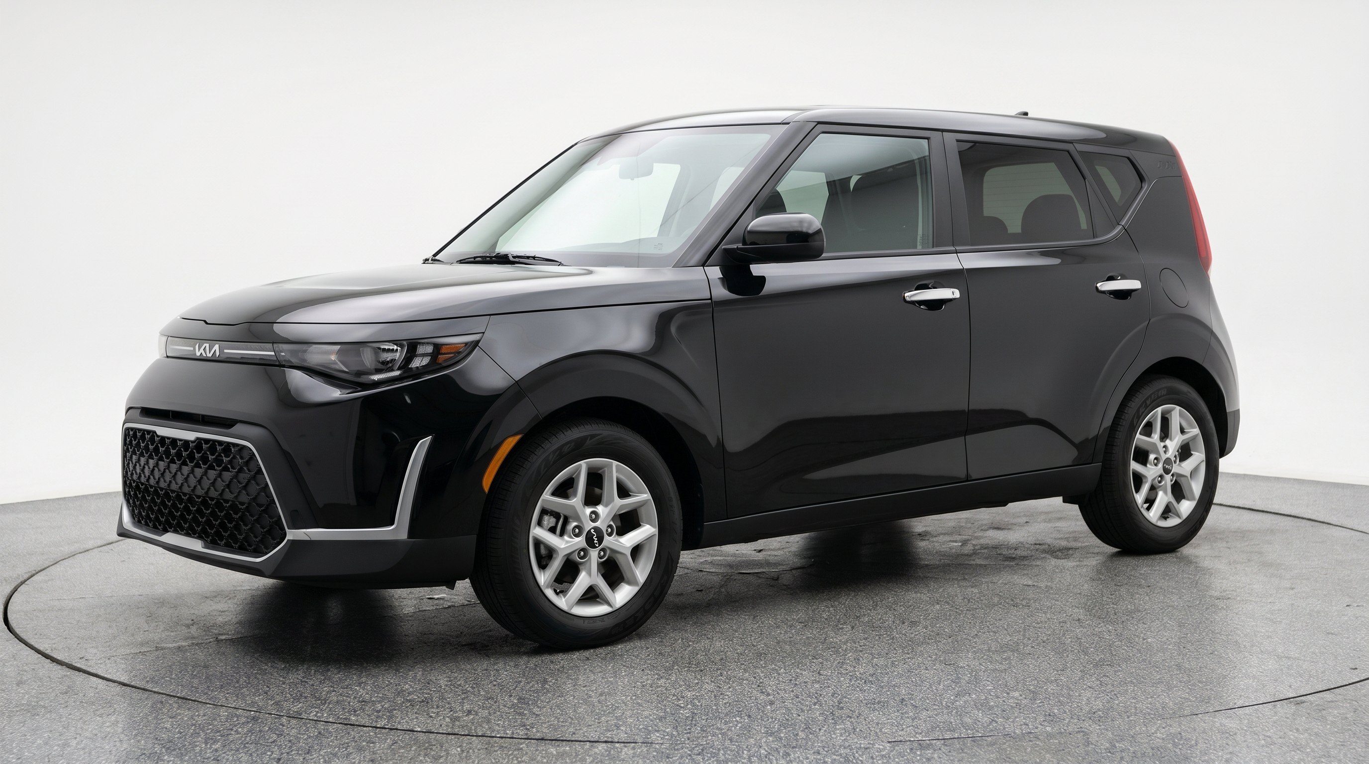 Used 2025 Kia Soul LX w/ LX Technology Package FWD image 3