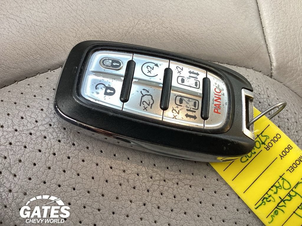 Used 2021 Chrysler Pacifica Touring-L FWD image 30
