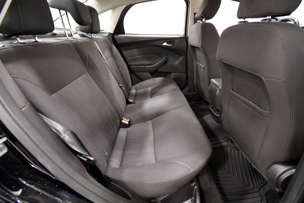 Used 2016 Ford Focus SE w/ SE Sport Package FWD image 16