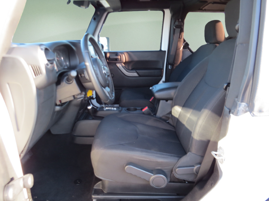 Used 2016 Jeep Wrangler Sport w/ Connectivity Group AWD/4WD image 14