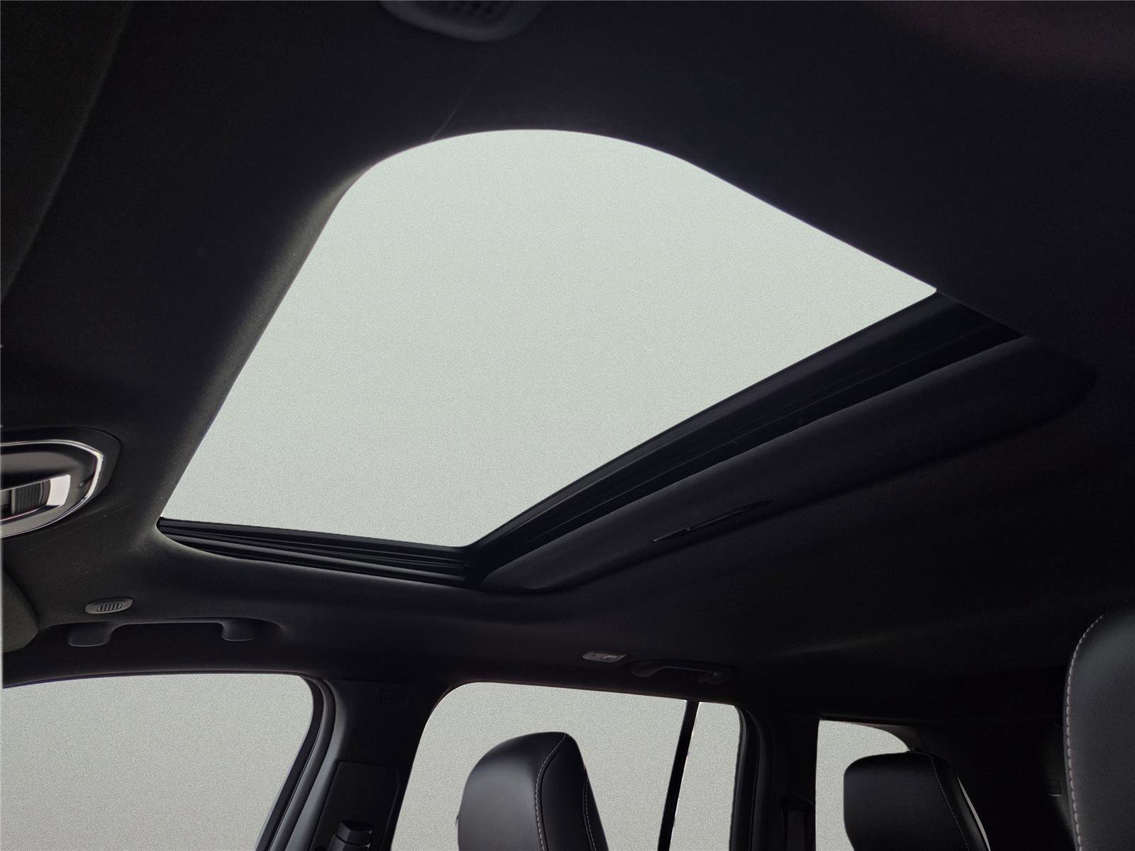 New 2025 Jeep Grand Cherokee Altitude image 17