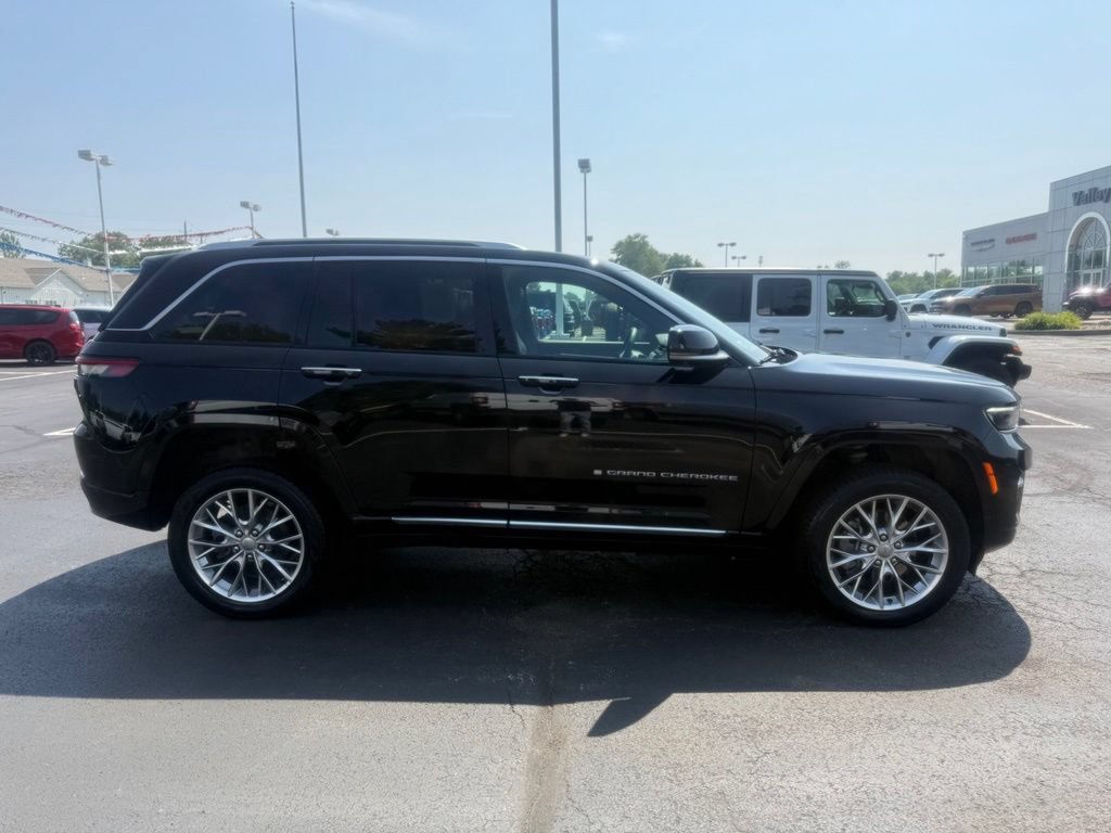 Used 2023 Jeep Grand Cherokee Summit w/ Advanced Protech Group IV AWD/4WD image 2