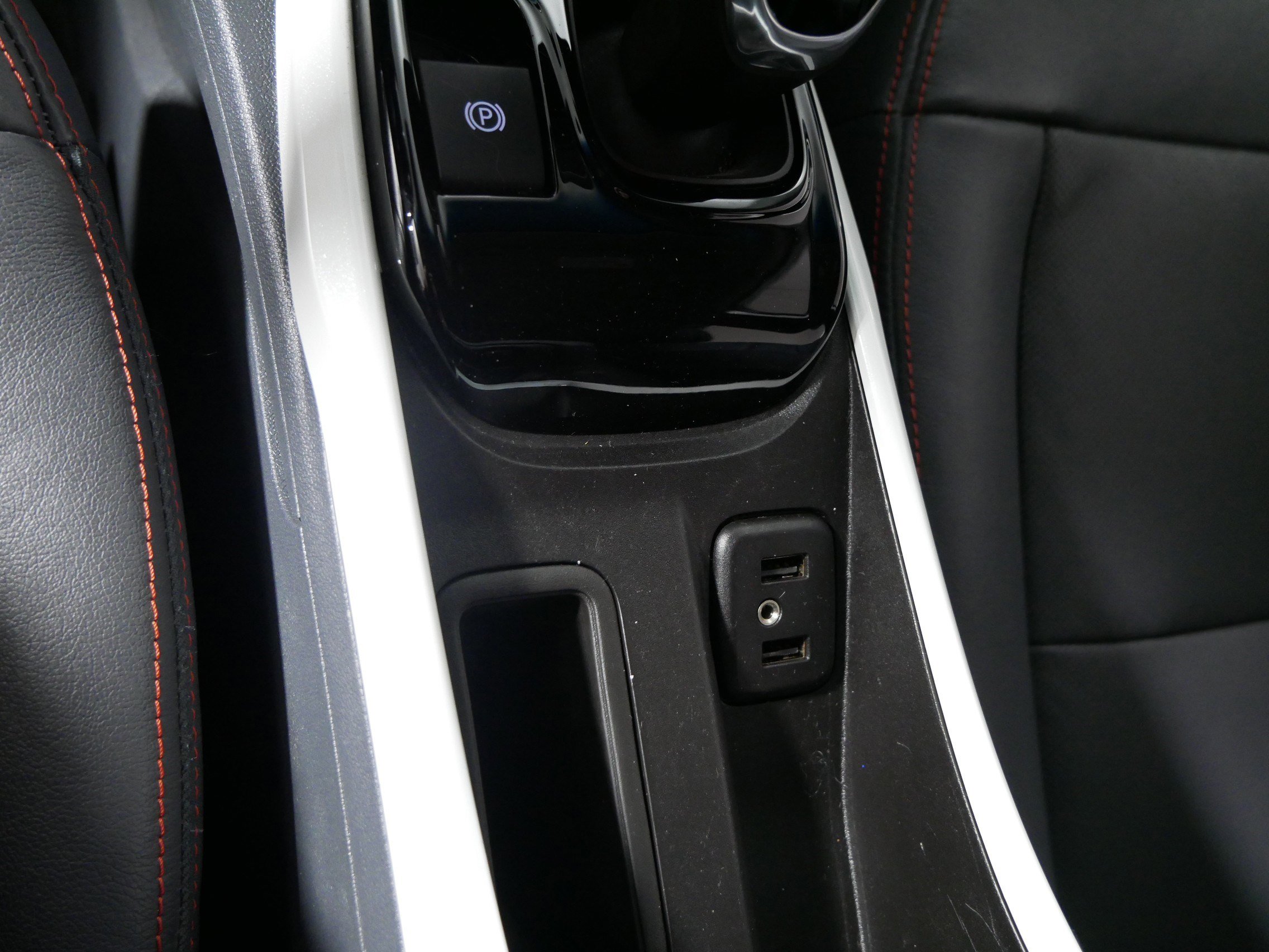 Used 2019 Chevrolet Bolt Premier w/ Infotainment Package image 31