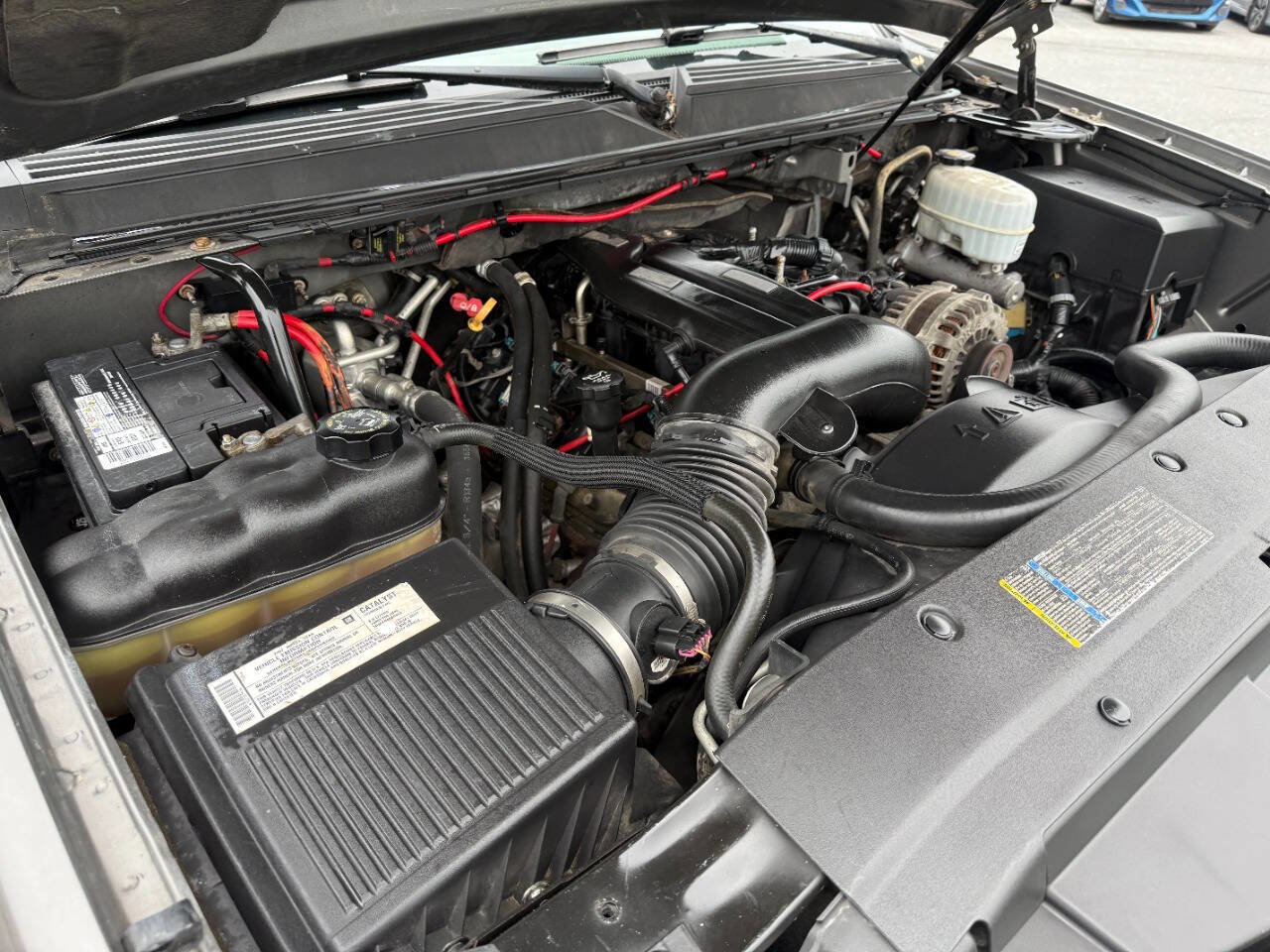 Used 2007 Chevrolet Suburban 2500 LT w/ LT Preferred Equipment Group AWD/4WD image 41