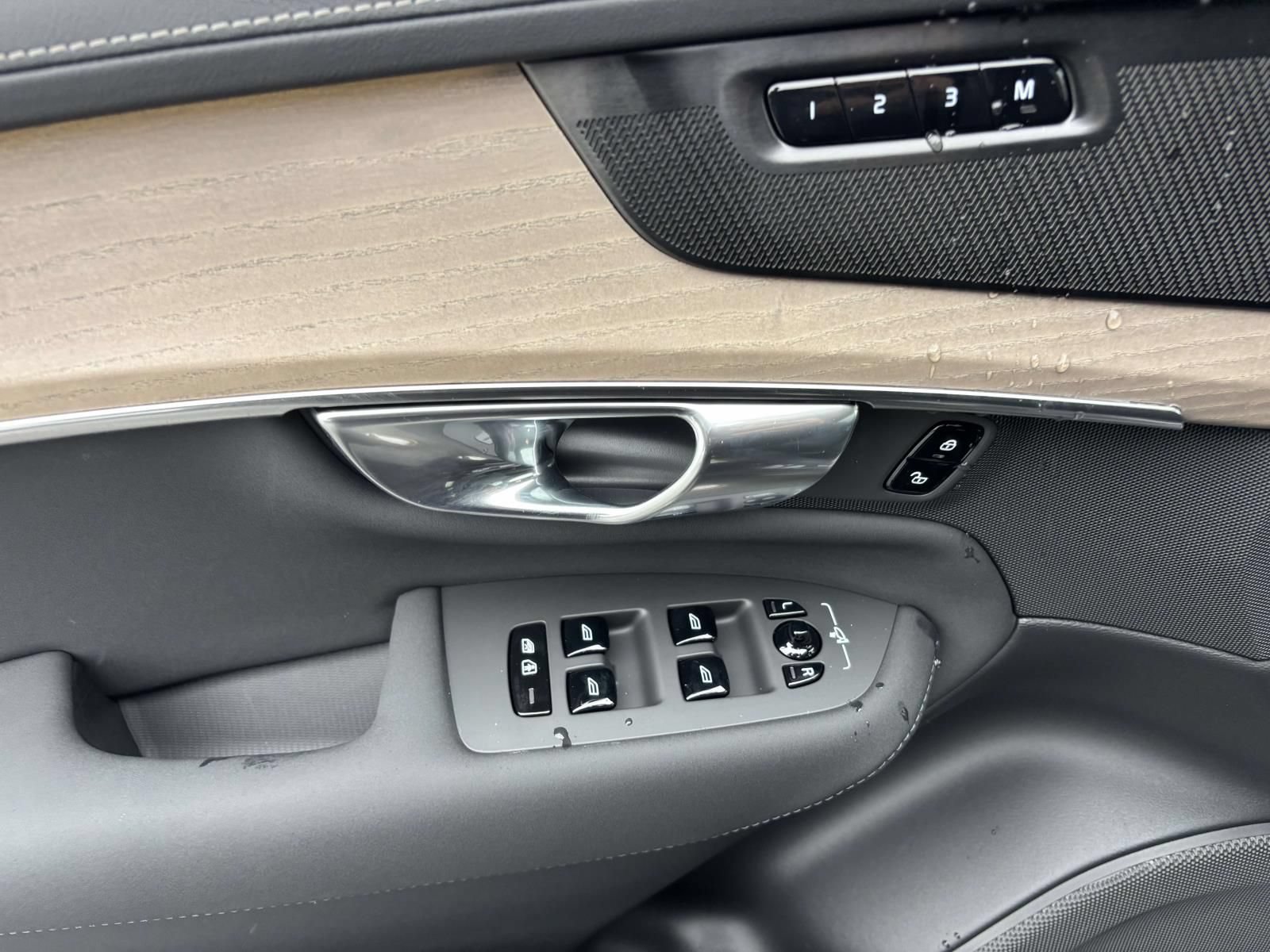 New 2026 Volvo XC90 B6 Plus w/ Protection Package Premier AWD/4WD image 13