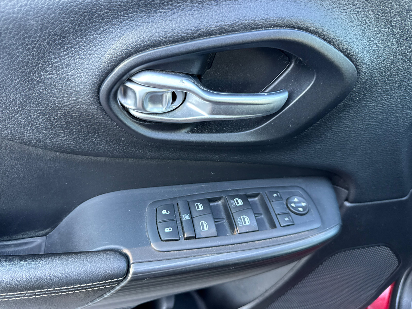 Used 2016 Jeep Cherokee Limited FWD image 12