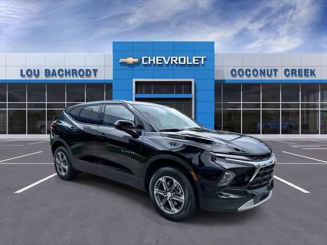 Used 2025 Chevrolet Blazer LT FWD image 2